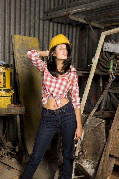 Mujer en la construcción